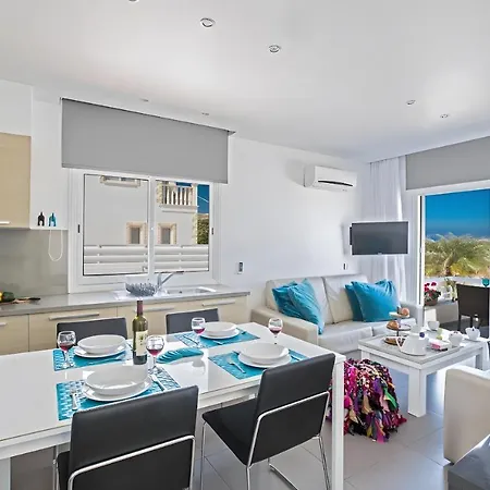 Sun & Sea Seaview Apartment *