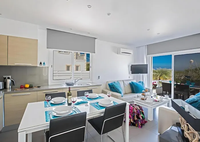 Sun & Sea Seaview Apartmán *