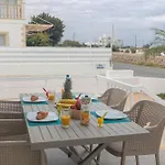 Sun & Sea Seaview Apartment
